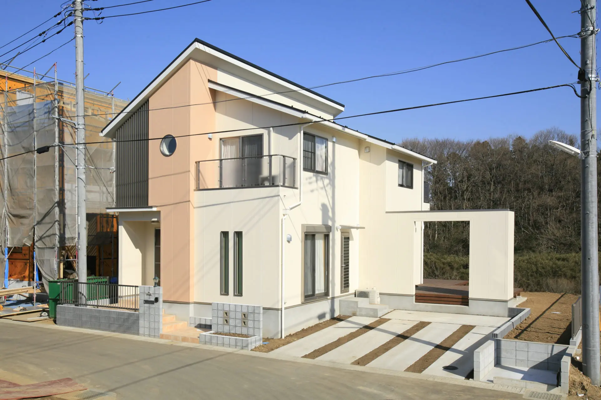 外観｜「切妻屋根と片流れ屋根の組み合わせ」の特徴を解説｜機能性・間取りとの相性・後悔しないための対策