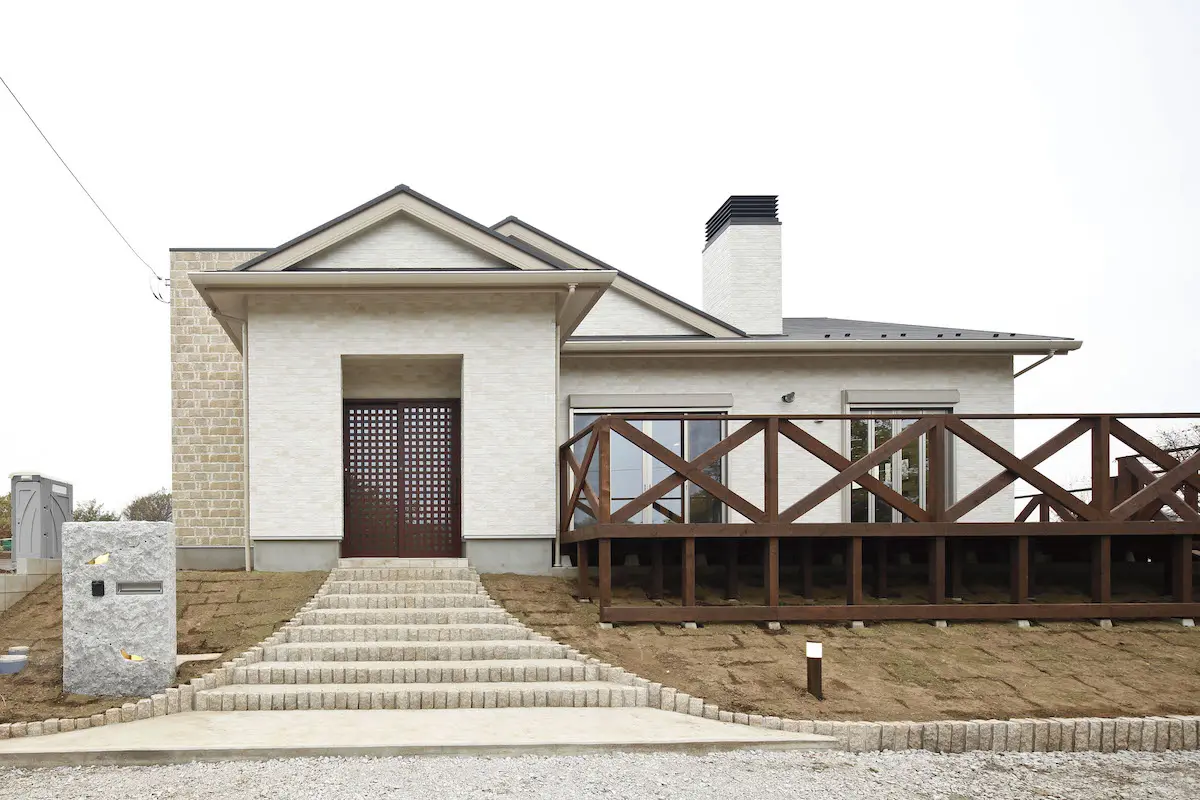 外観｜平屋×建築家で叶える理想の住まい｜人気の理由・間取りの工夫・依頼の流れを解説