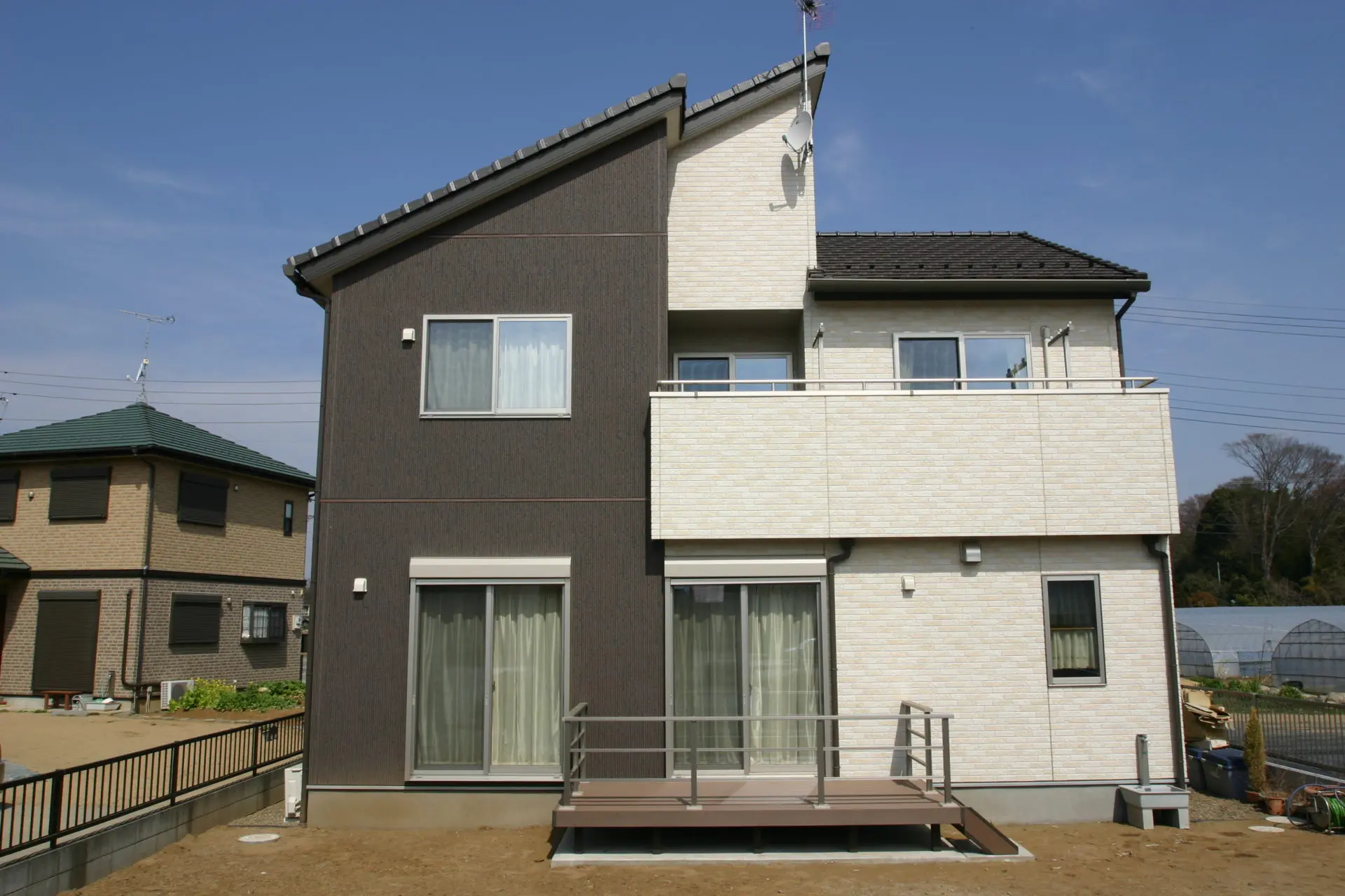 外観｜「切妻屋根と片流れ屋根の組み合わせ」の特徴を解説｜機能性・間取りとの相性・後悔しないための対策
