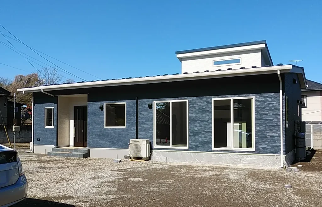 【施工事例つき】モダンな平屋の作り方｜タイプ別デザインと外観のコツ・おすすめ間取りも紹介