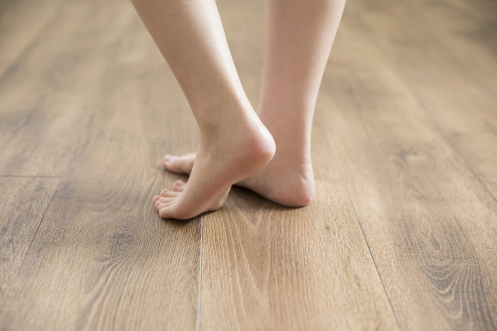 吹き抜けを快適に保つ設計のポイント|「エアコン効率」と「寒さ対策」を重視した家づくり